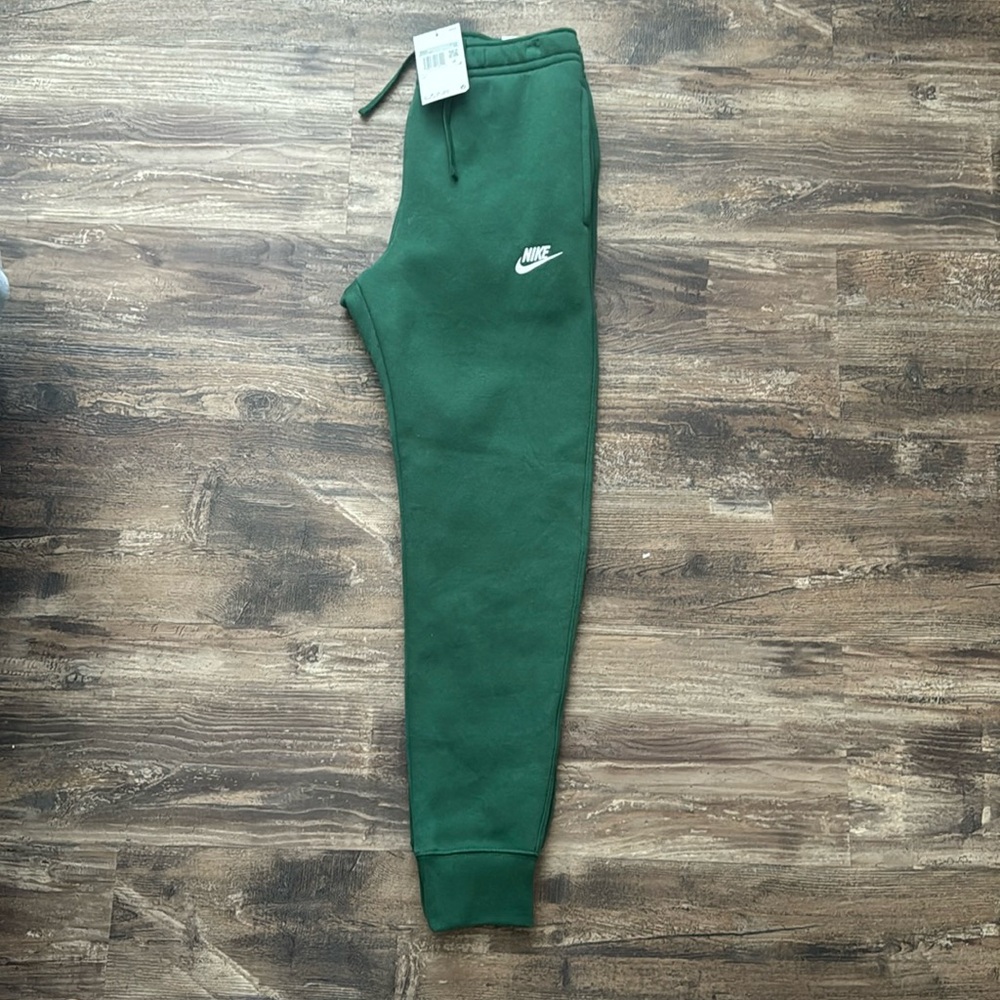 Men’s #Nike Standard Fit Taper Leg Regular Length